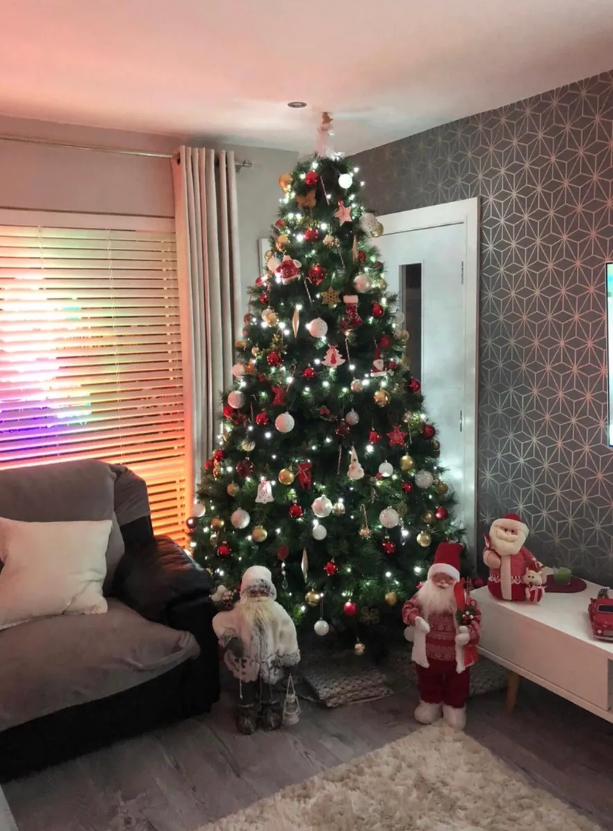 8ft Nebraska Christmas Tree Excellent Condition - Image 4