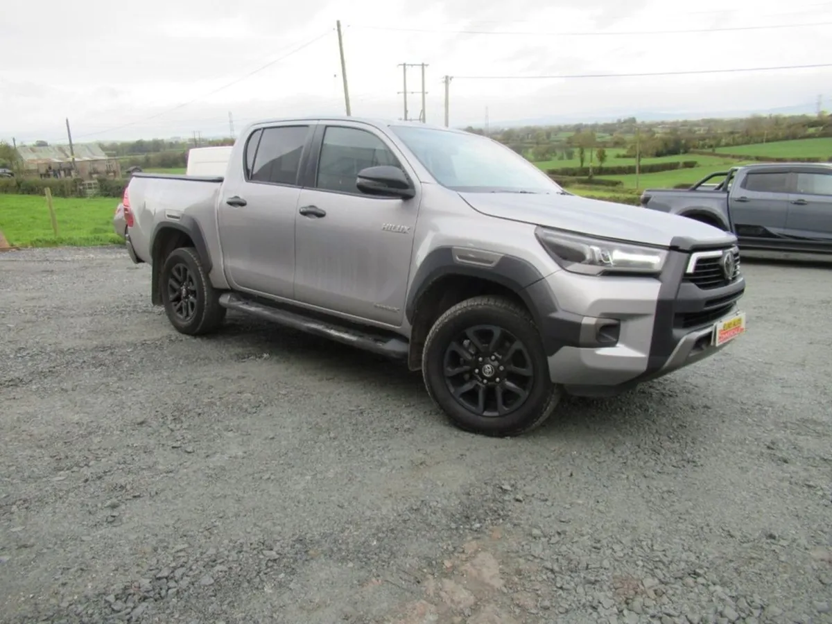 2.8 D-4D Invincible X Pickup Double Cab 4dr Diesel - Image 1