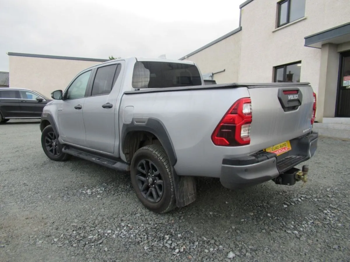2.8 D-4D Invincible X Pickup Double Cab 4dr Diesel - Image 2