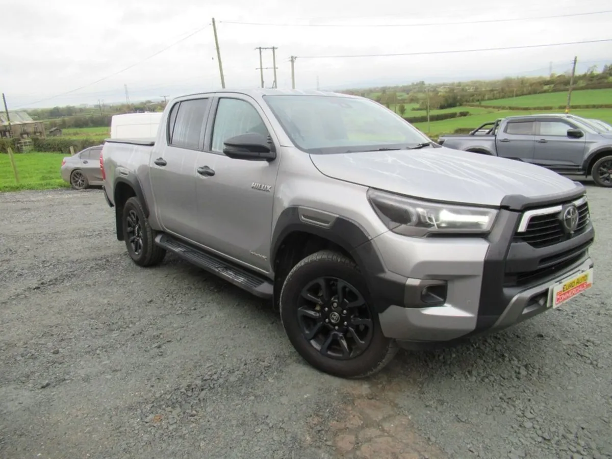 2.8 D-4D Invincible X Pickup Double Cab 4dr Diesel - Image 1