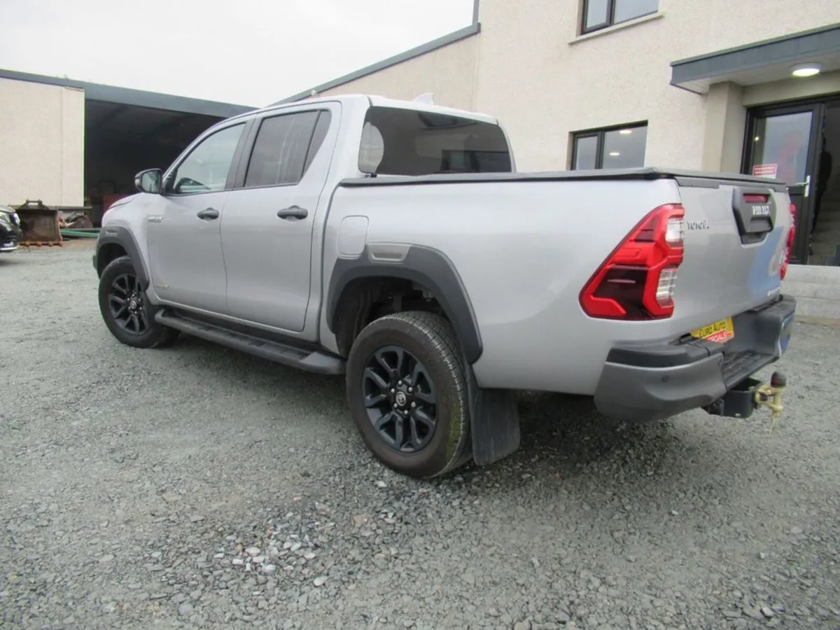 2.8 D-4D Invincible X Pickup Double Cab 4dr Diesel - Image 2