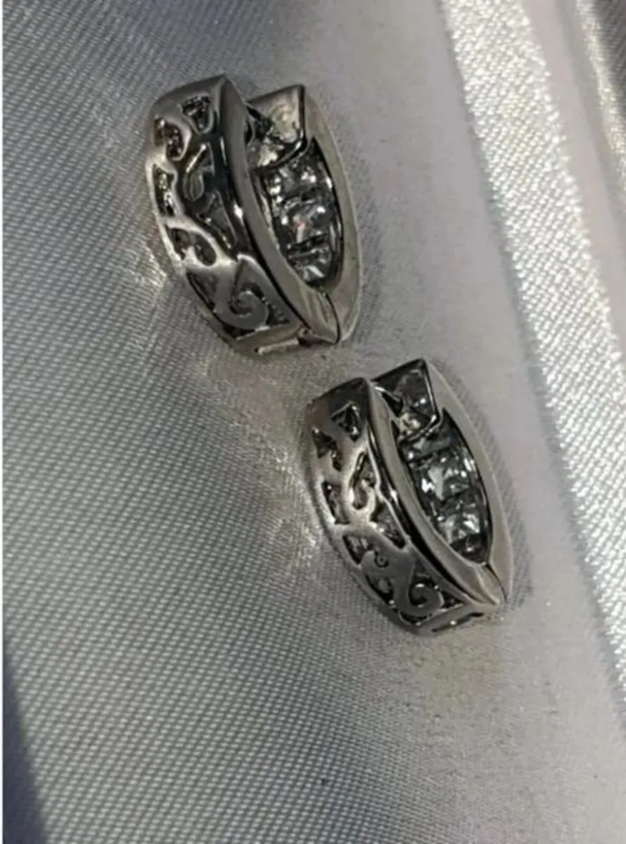 Pristine Vintage Reversible Silver Huggies - Image 4