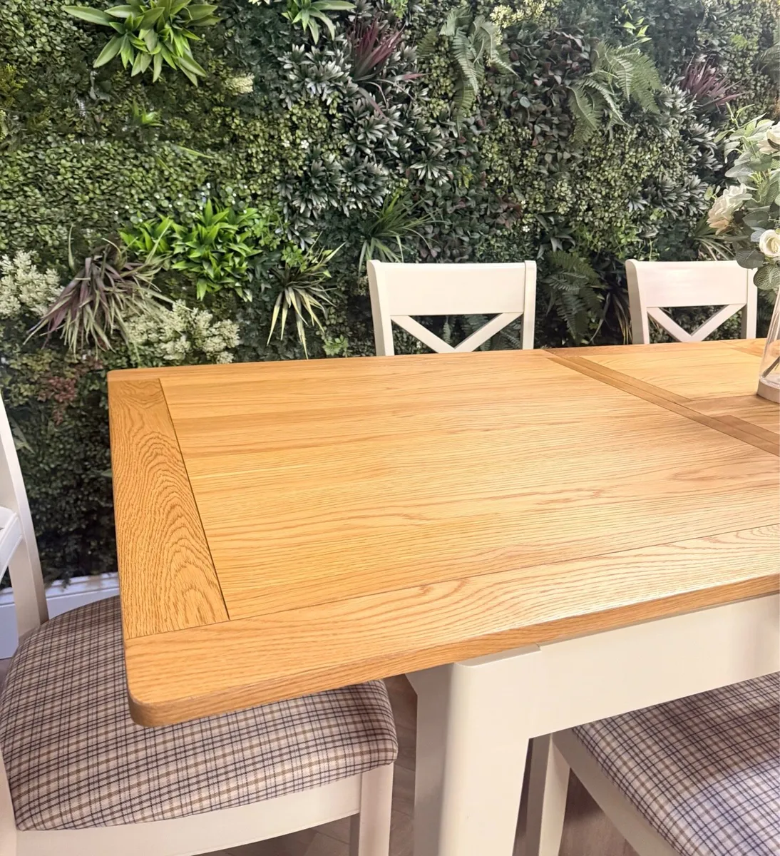 Extending oak dining table with 6 chairs *New c - Image 3