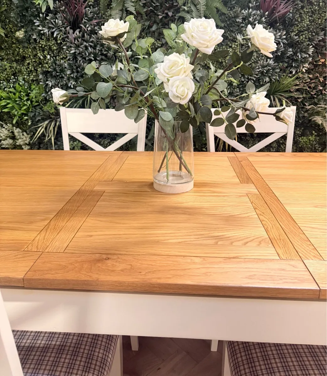 Extending oak dining table with 6 chairs *New c - Image 4