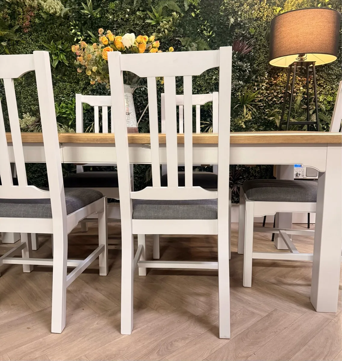 Loire extending oak dining table with 6 chairs - Image 3