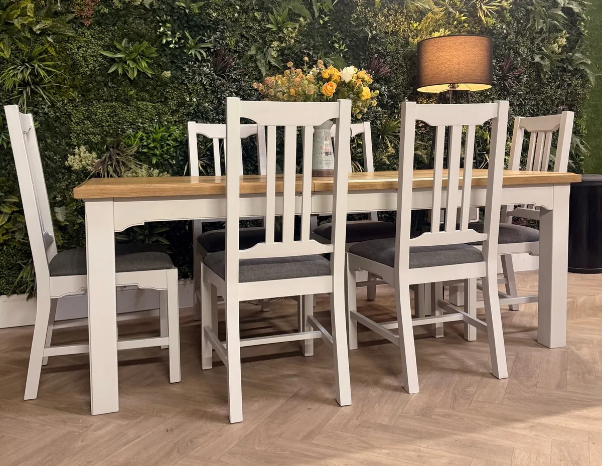Loire extending oak dining table with 6 chairs - Image 1