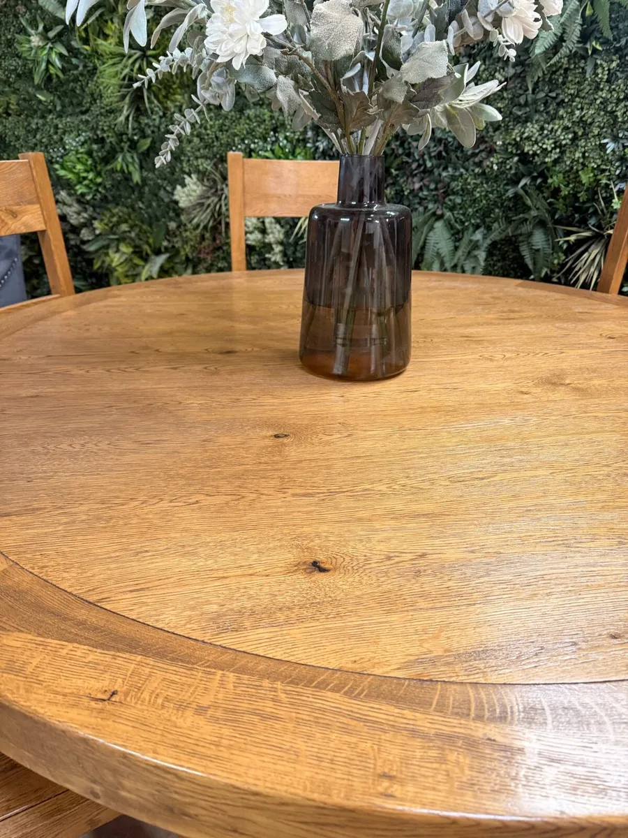 Ex-display solid oak dining table with 6 chairs - Image 4