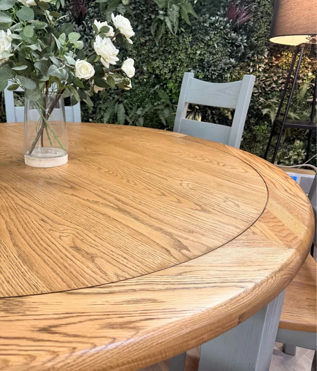 Round Danube oak dining table with 6 chairs - Image 3