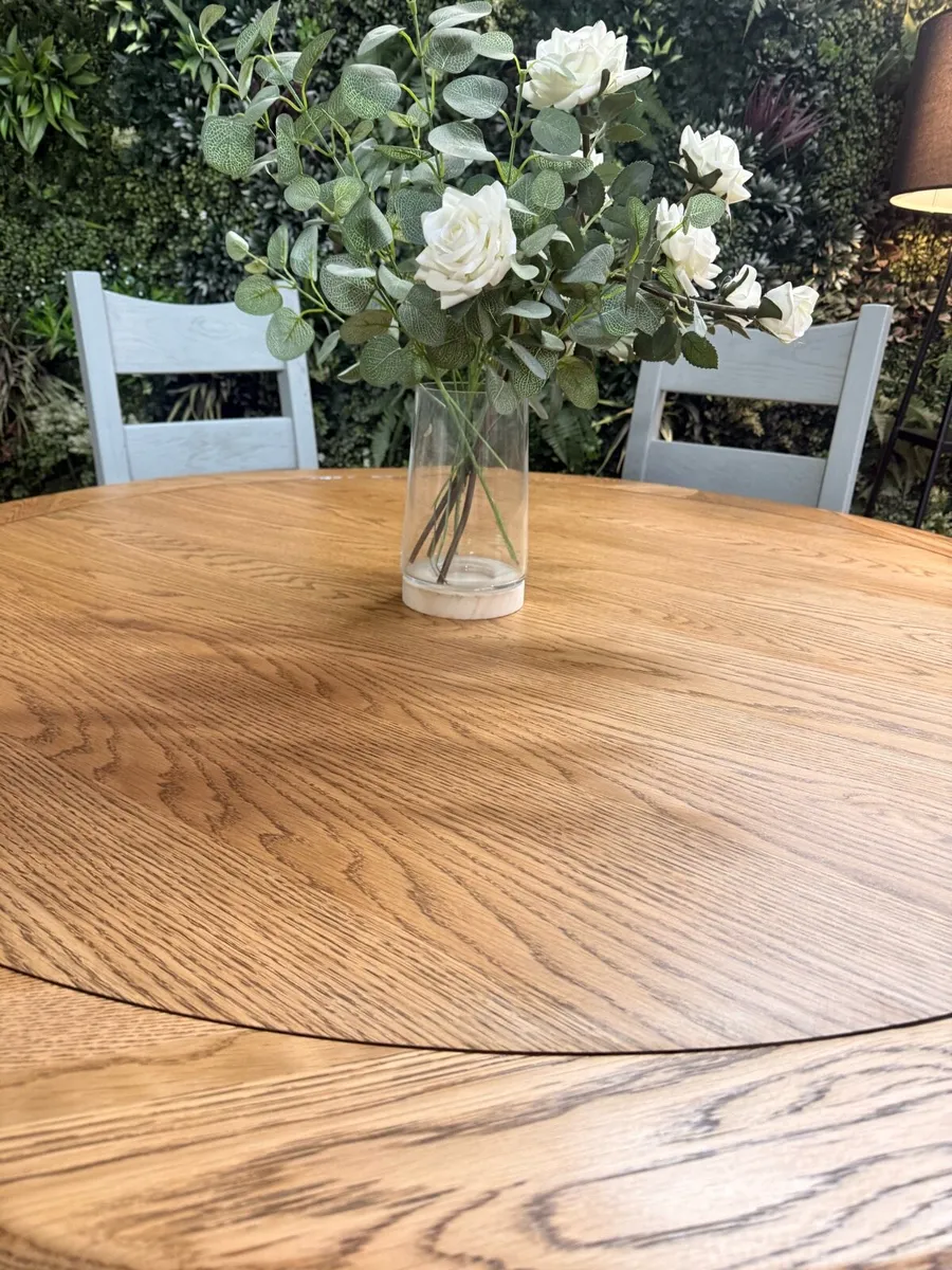 Round Danube oak dining table with 6 chairs - Image 4