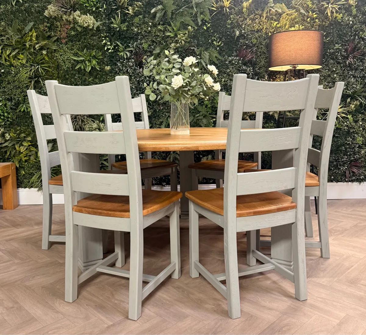 Round Danube oak dining table with 6 chairs - Image 1