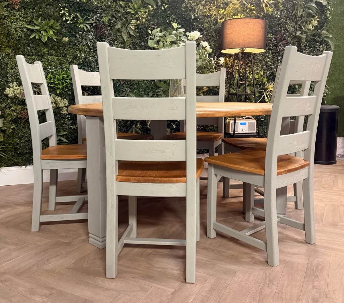 Round Danube oak dining table with 6 chairs - Image 2
