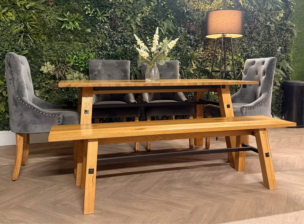 Ex-display* solid oak dining table, 4 chairs & be - Image 1