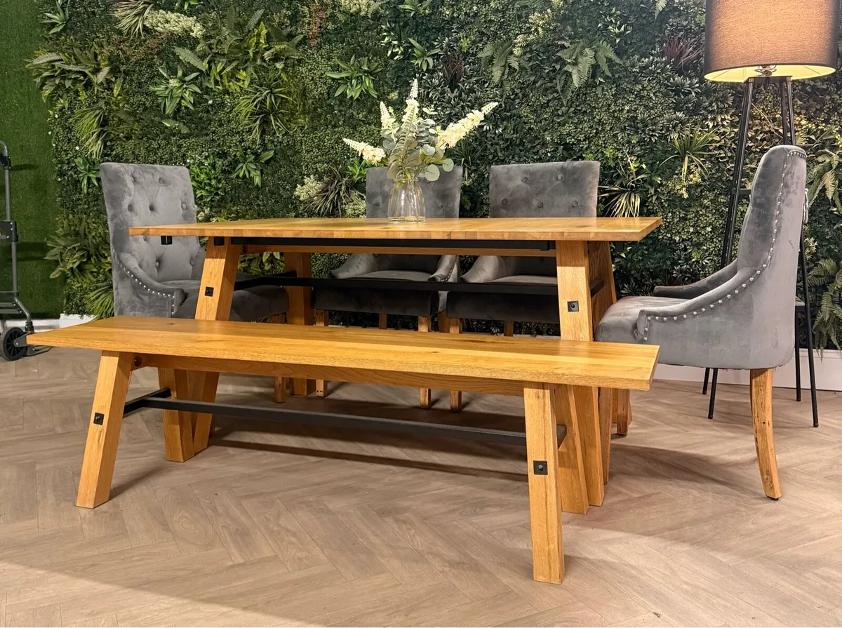 Ex-display* solid oak dining table, 4 chairs & be - Image 2