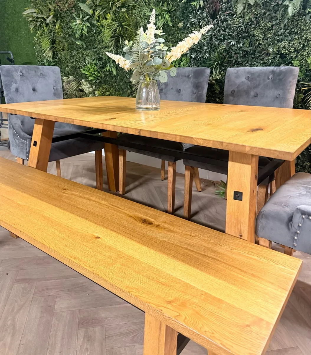 Ex-display* solid oak dining table, 4 chairs & be - Image 3
