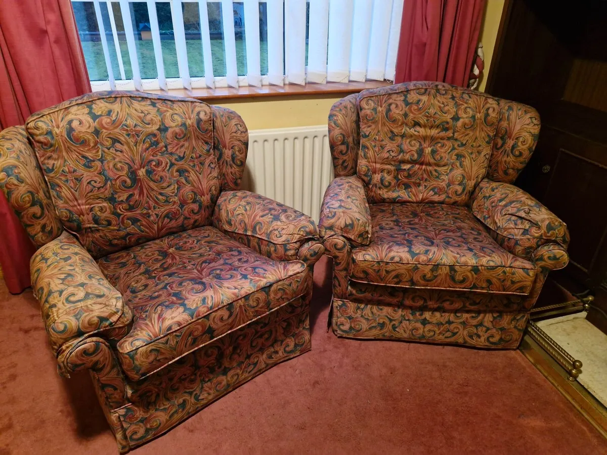 Suite of furniture - Image 1