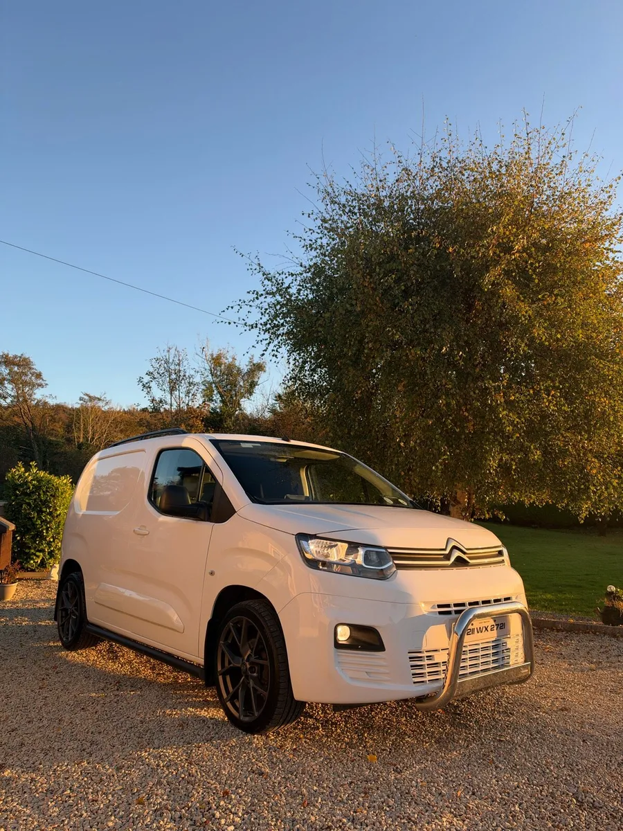 2021 Citreon Berlingo - Image 1