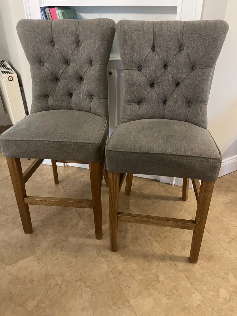 Island chairs - Image 1