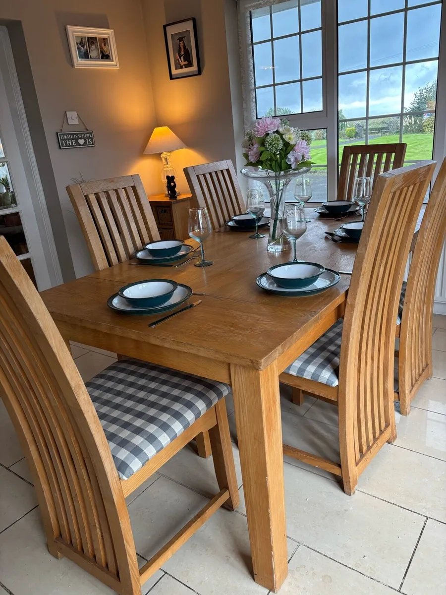 Table chairs - Image 1