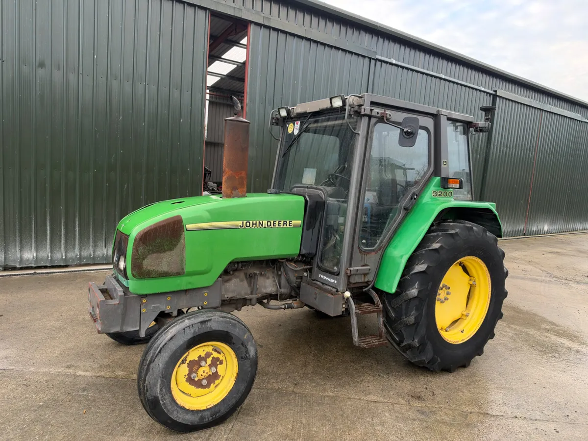 1996 John Deere 3200 2wd - Image 1