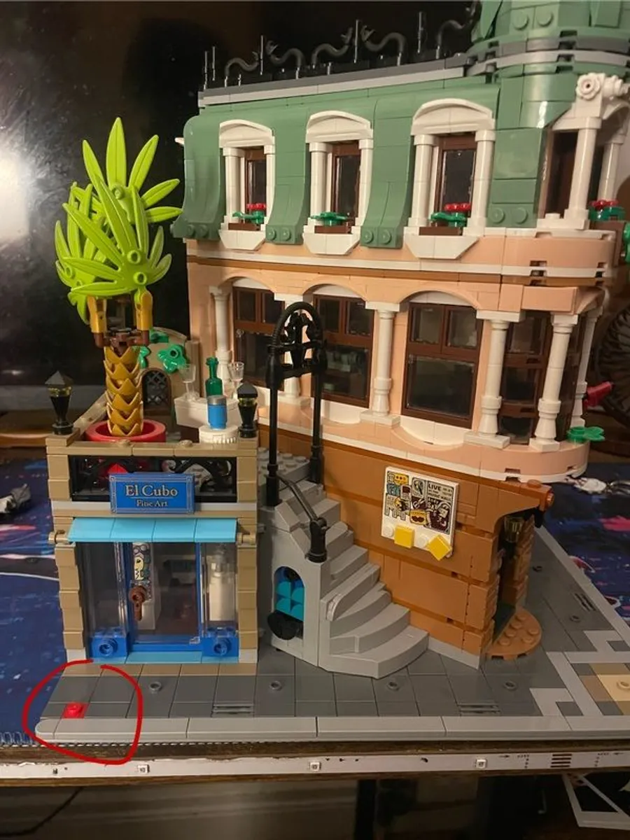 Lego boutique hotel 90% complete - Image 1
