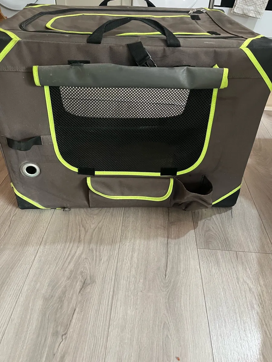 Fabric portable dog kennel. - Image 1