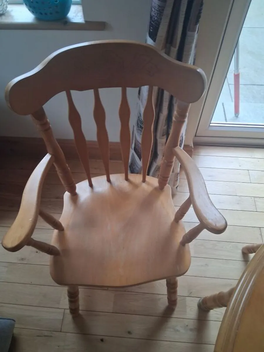 kitchen table and chairs - Image 1