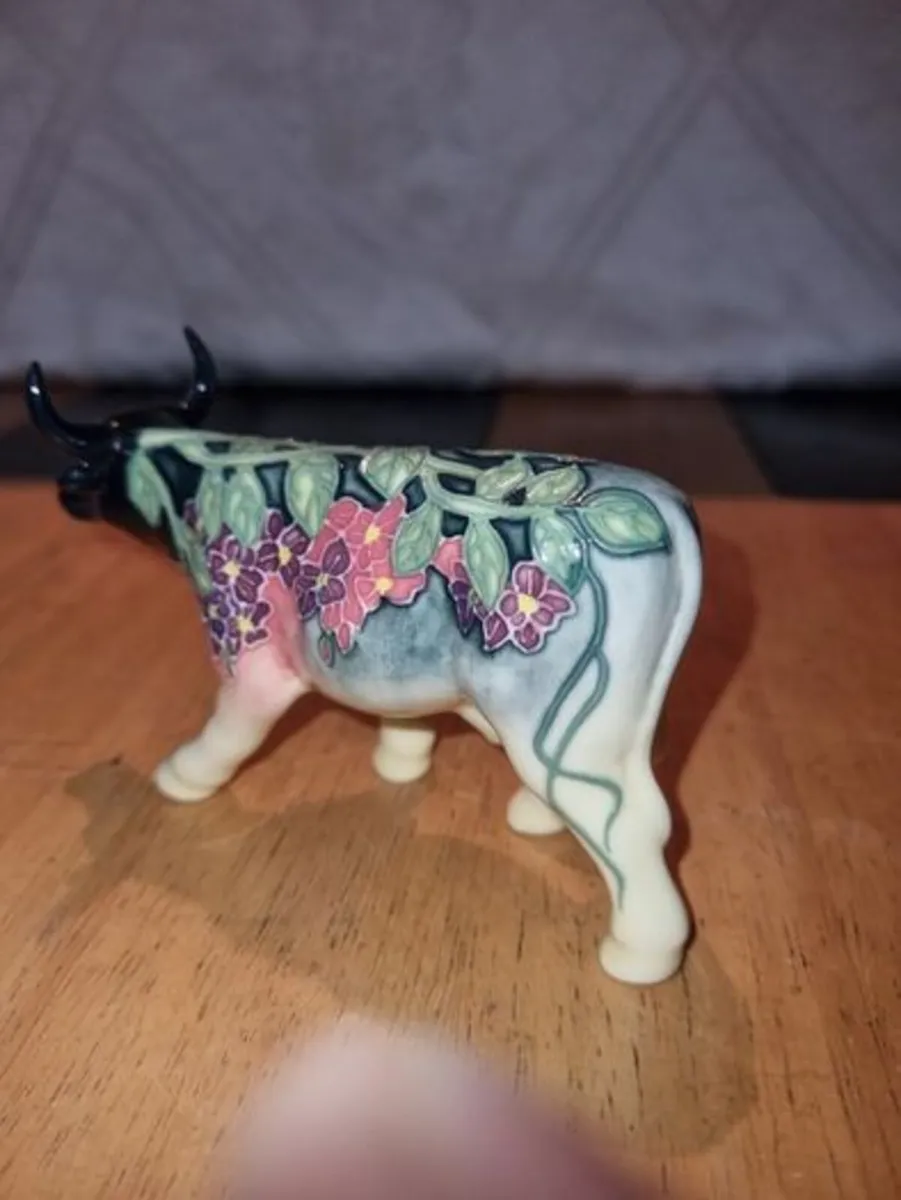 Porcelain colorful cow figurine - Image 3