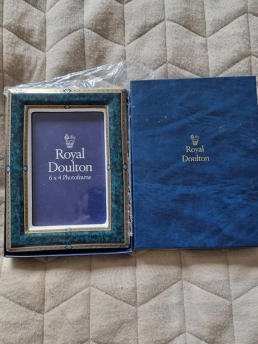 Royal Doulton porcelain frame - Image 4