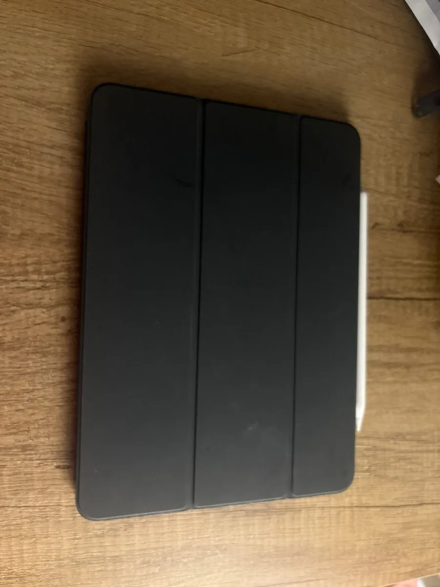 iPad Air 5 w Apple Pencil and Case - Image 2