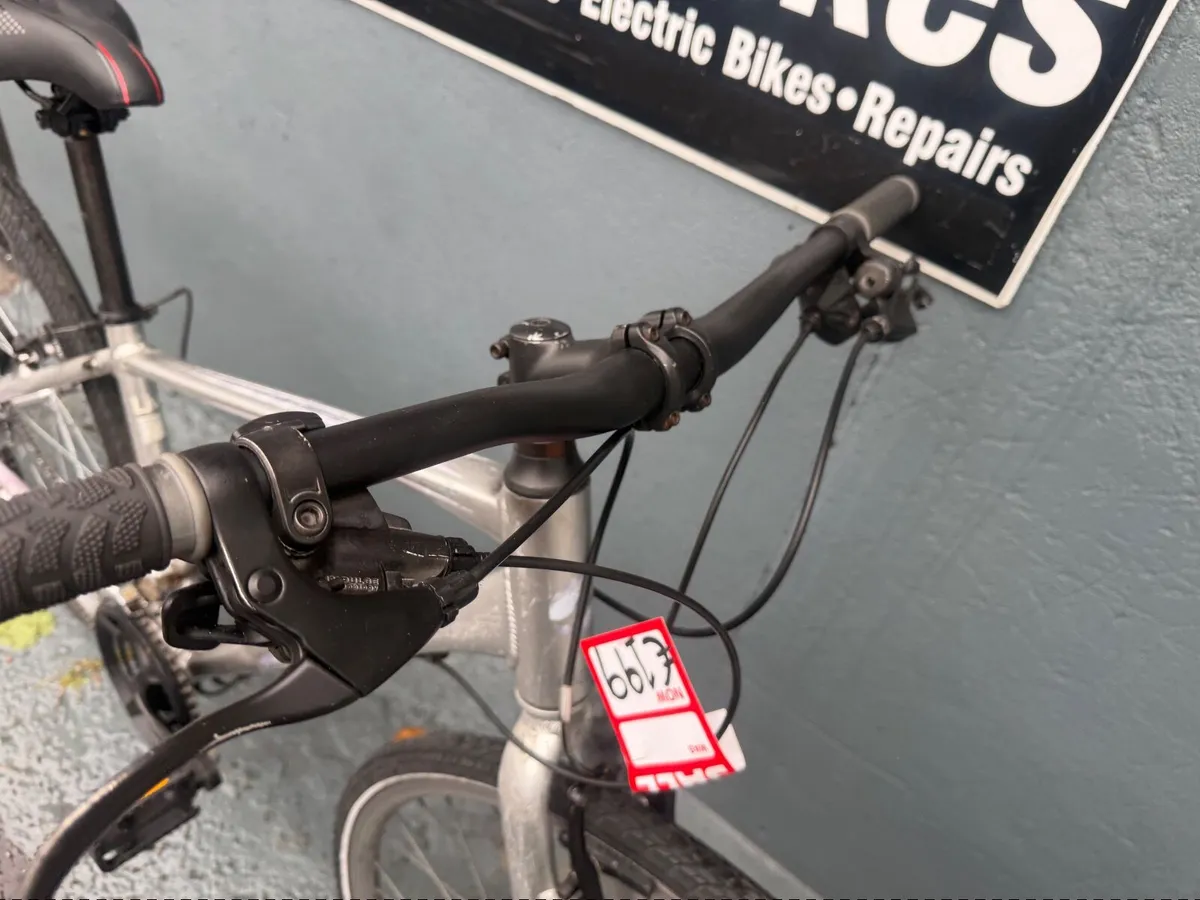 Giant bike❗️Open 7 days of the week ❗️ - Image 2