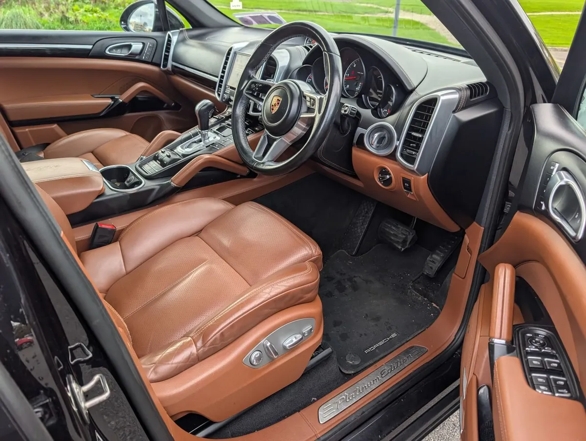 CAYENNE PLATINUM EDITION CREW CAB - Image 2