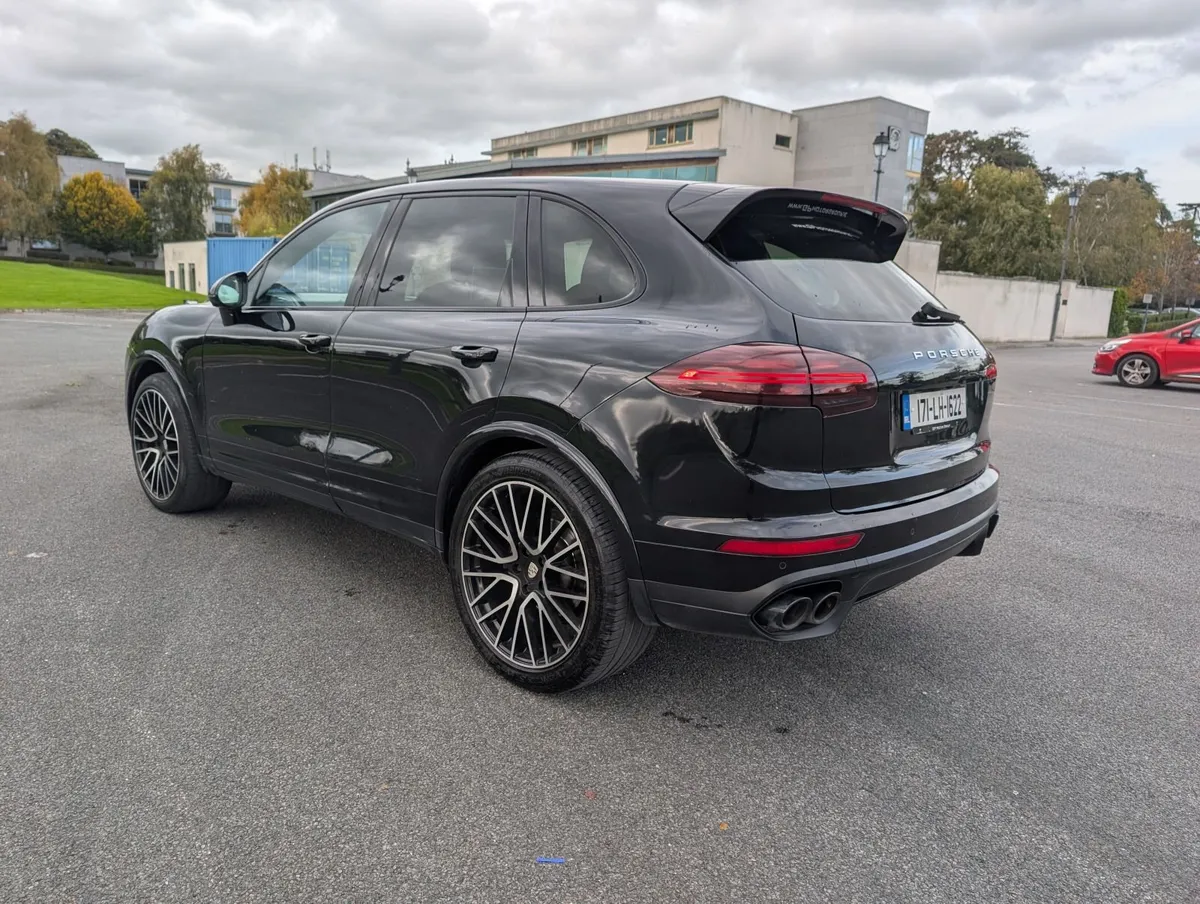 CAYENNE PLATINUM EDITION CREW CAB - Image 4