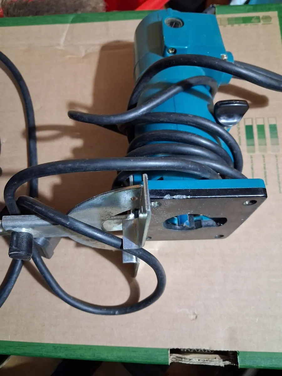 Makita trimmer 240 volt. - Image 3