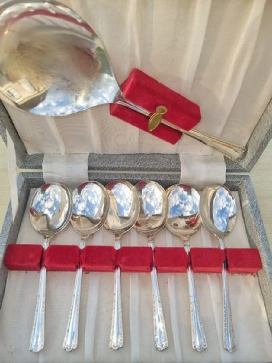 Boxed Art Deco silver-plated dessert spoons - Image 2