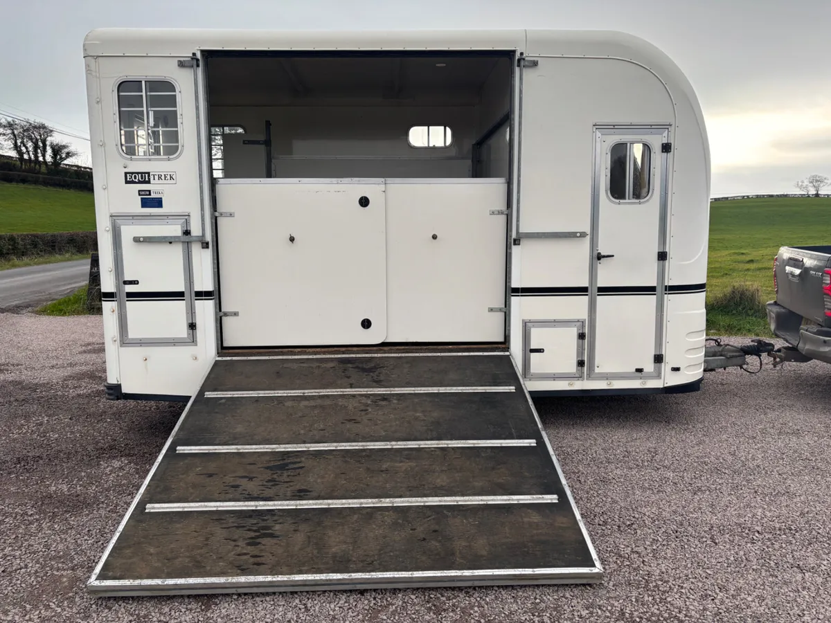 Equi-trek show trekka horsebox - Image 4