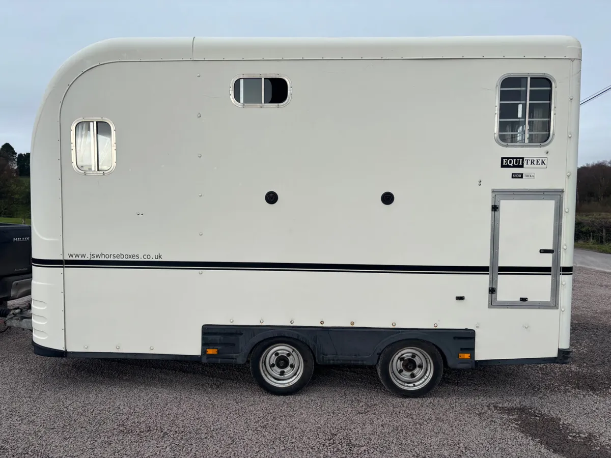 Equi-trek show trekka horsebox - Image 3