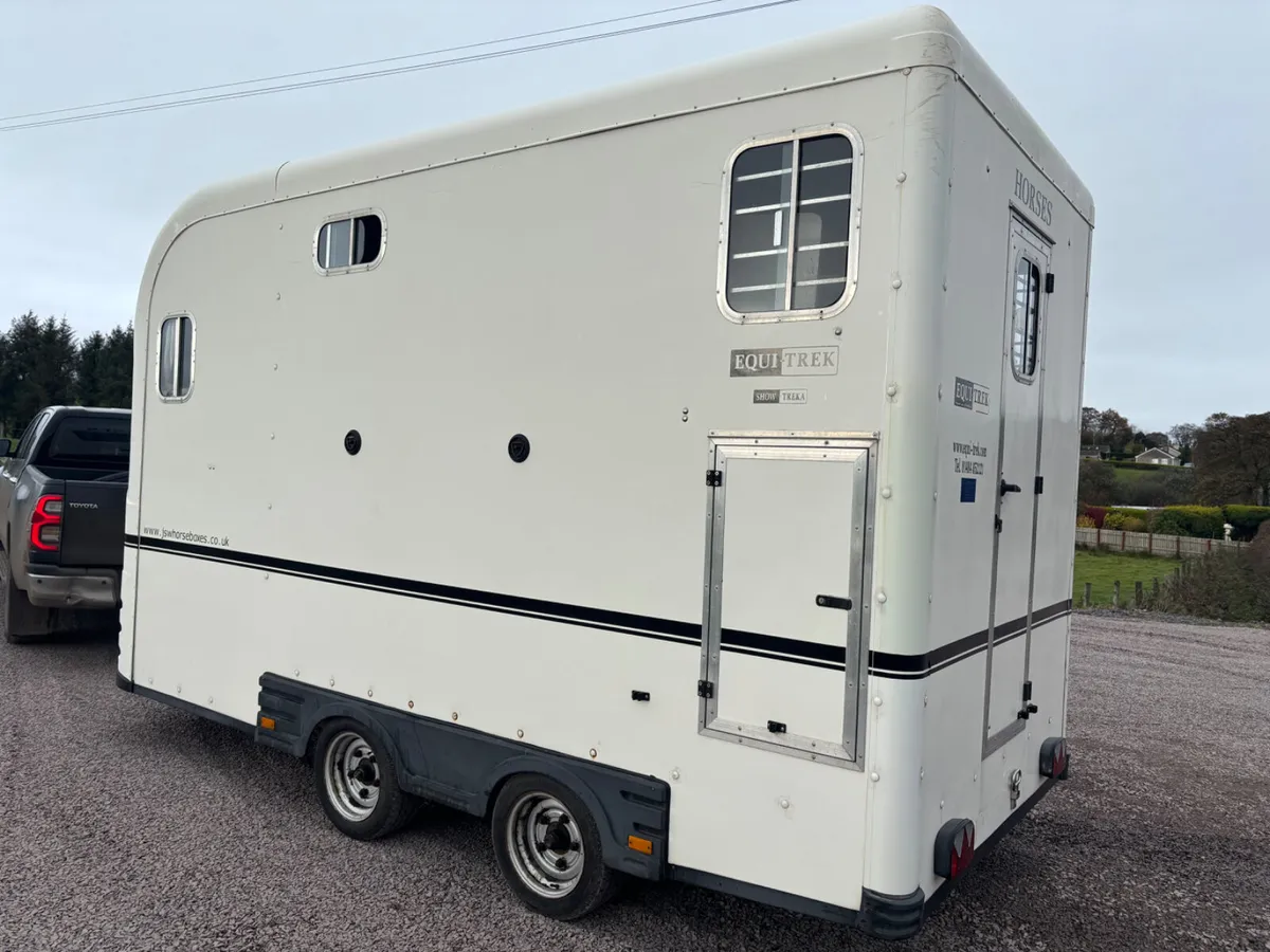 Equi-trek show trekka horsebox - Image 2