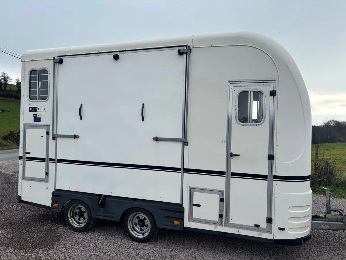Equi-trek show trekka horsebox - Image 1
