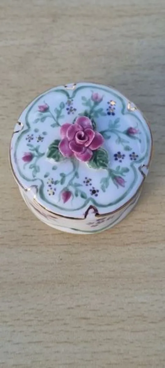 Vintage porcelain trinket box - Image 3