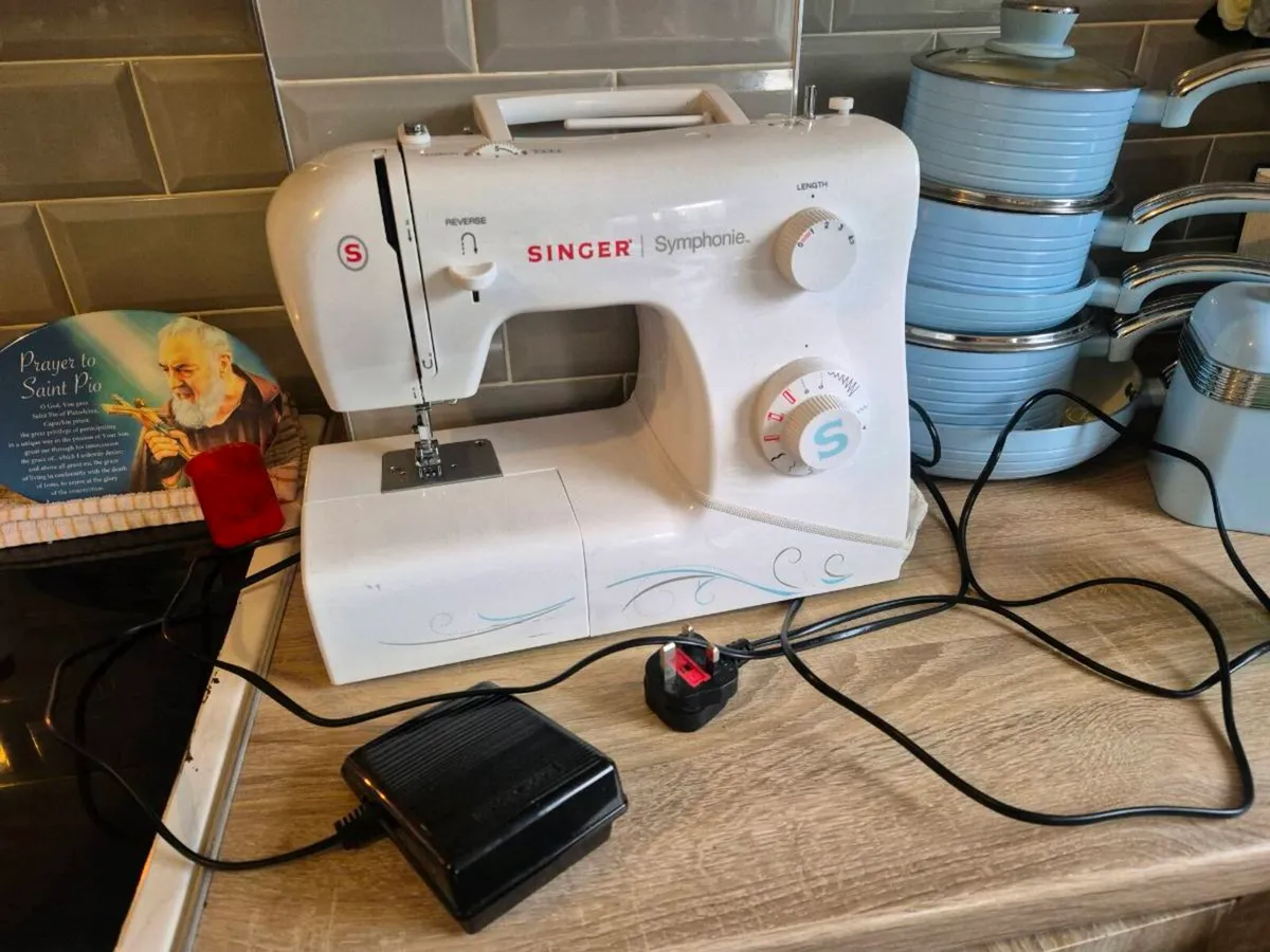Selling my faithful Singer Symphonie 2250 sewing m - Image 1