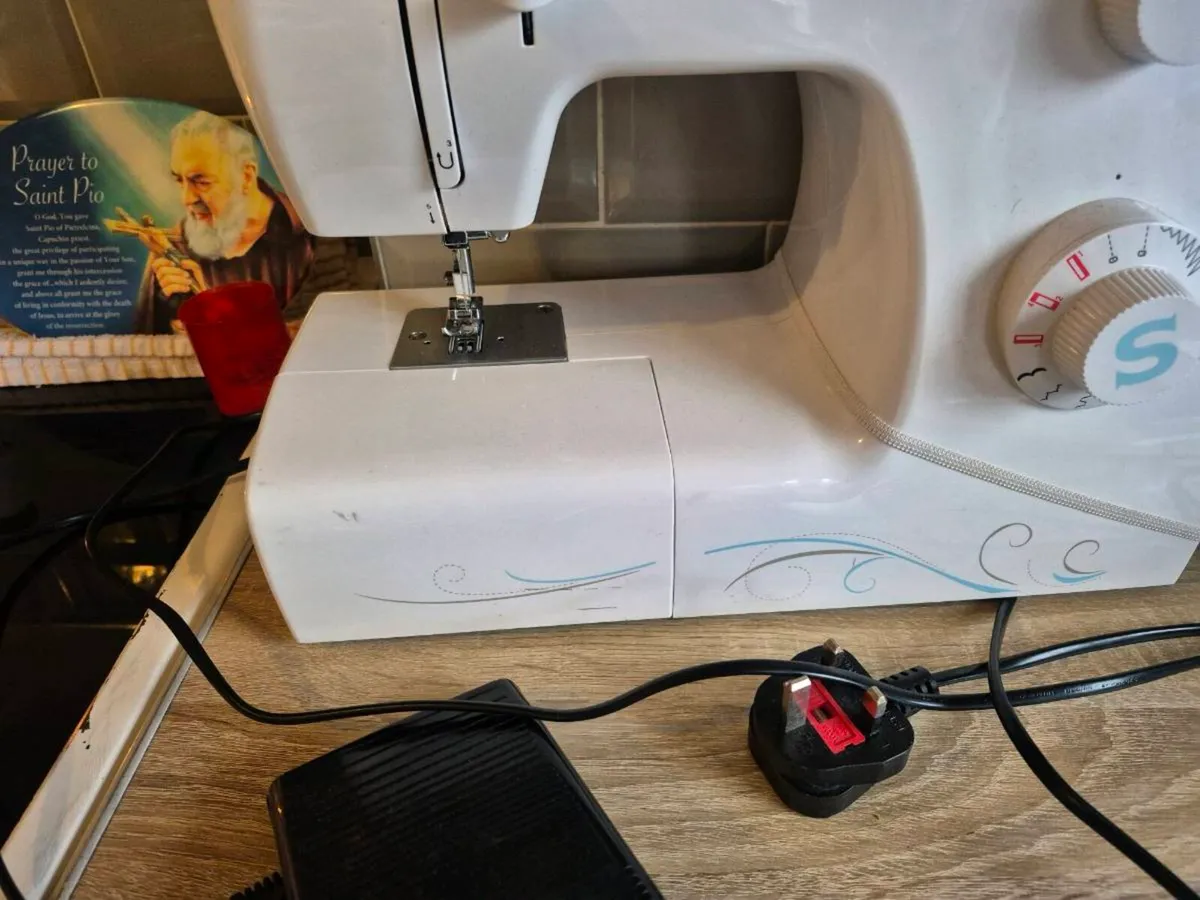 Selling my faithful Singer Symphonie 2250 sewing m - Image 2