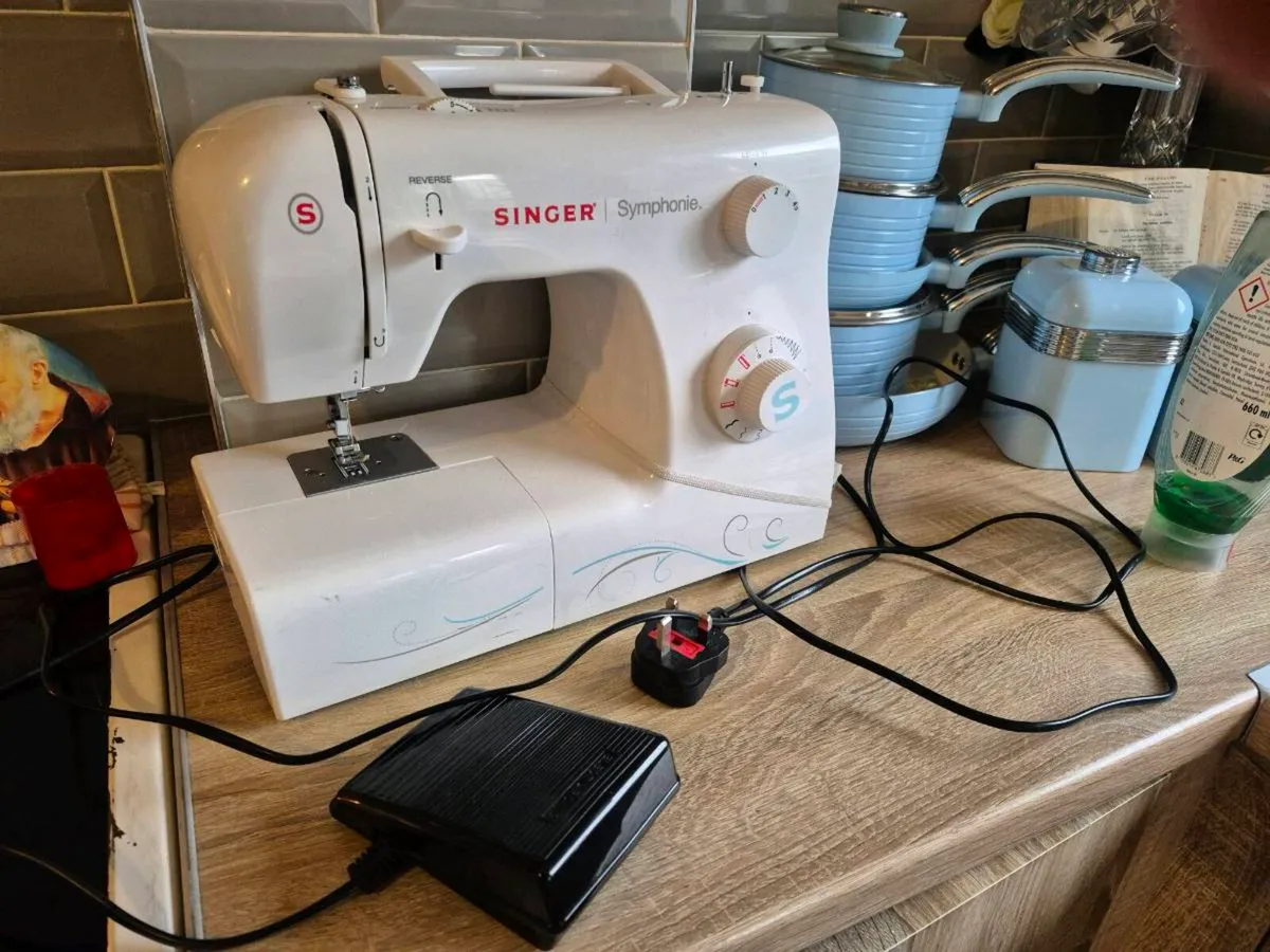 Selling my faithful Singer Symphonie 2250 sewing m - Image 2