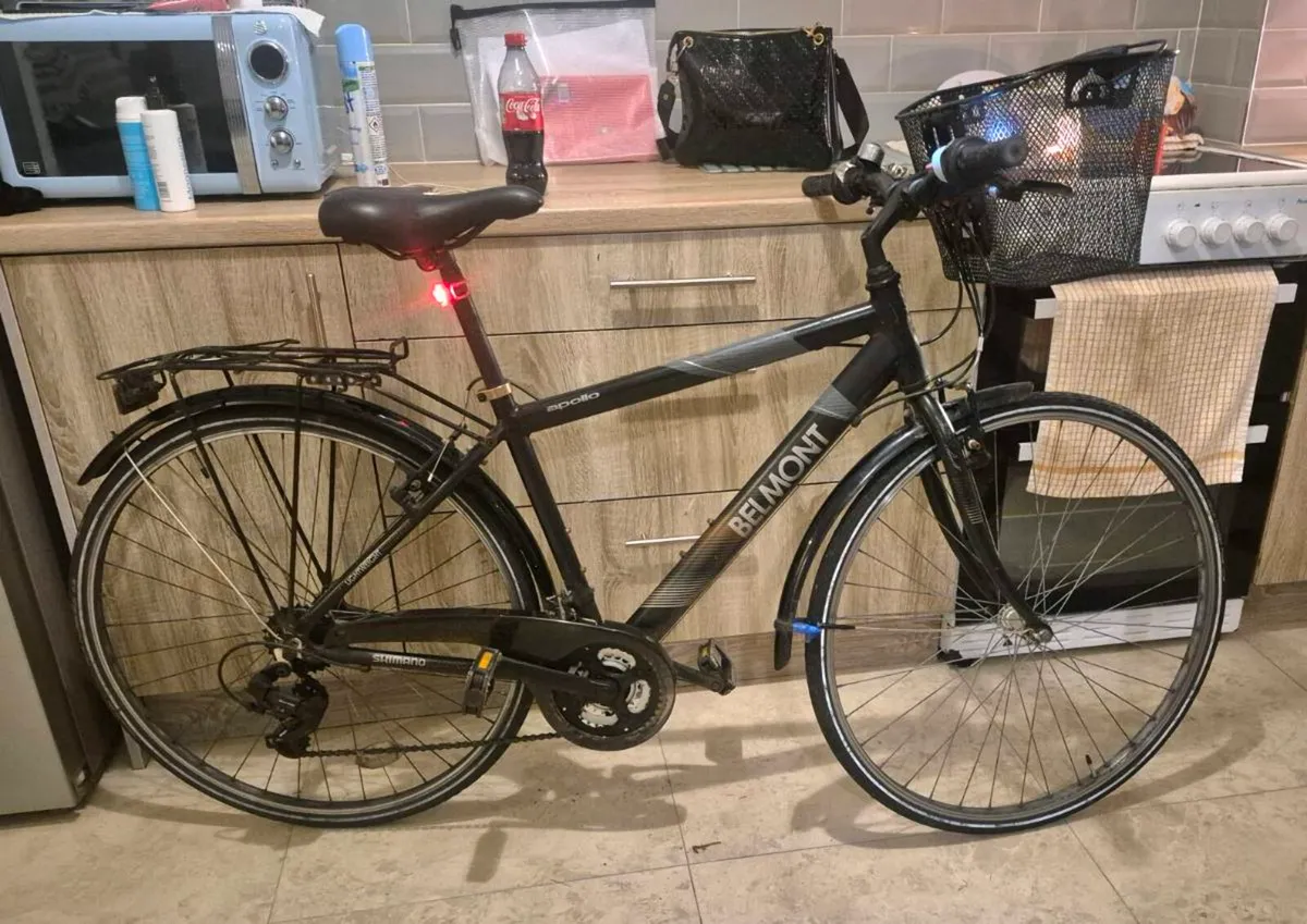 Apollo belmont men's hybrid bike in black featurin - Image 3