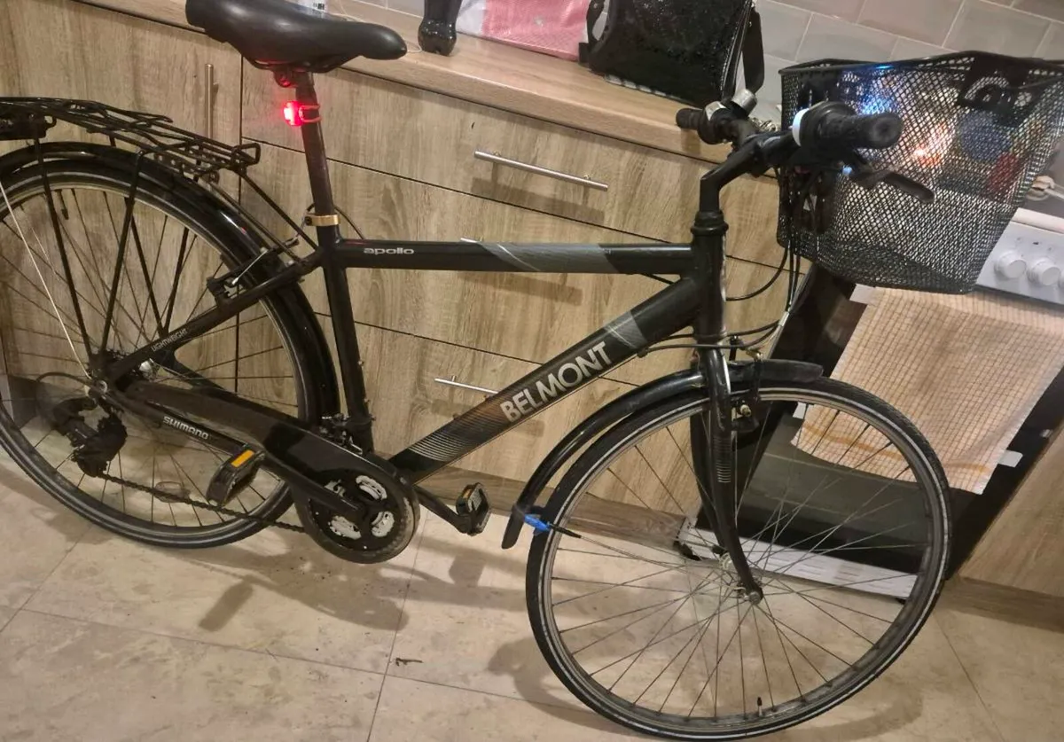 Apollo belmont men's hybrid bike in black featurin - Image 4