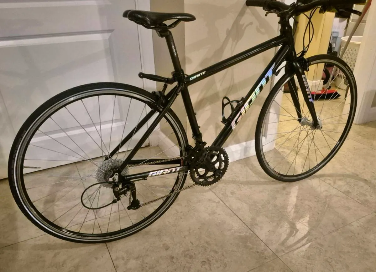 GIANT ESCAPE 3 HYBRID BIKE – MEDIUM EXCELLENT COND - Image 3
