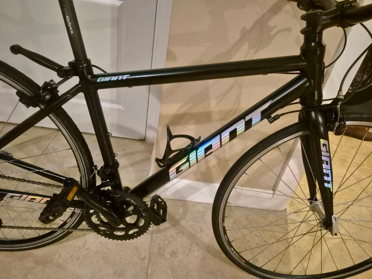 GIANT ESCAPE 3 HYBRID BIKE – MEDIUM EXCELLENT COND - Image 4