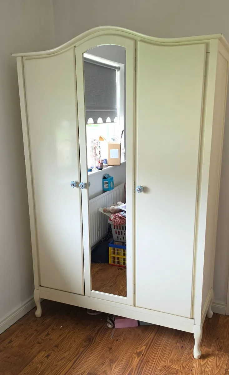 Wardrobe - Image 2