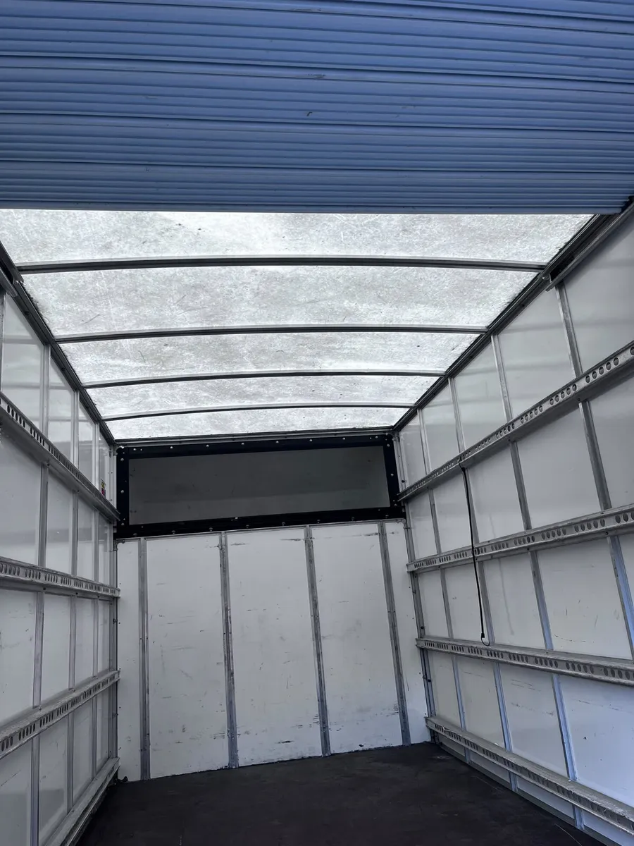 2020 Volkswagen Crafter Luton Box Van - Image 2