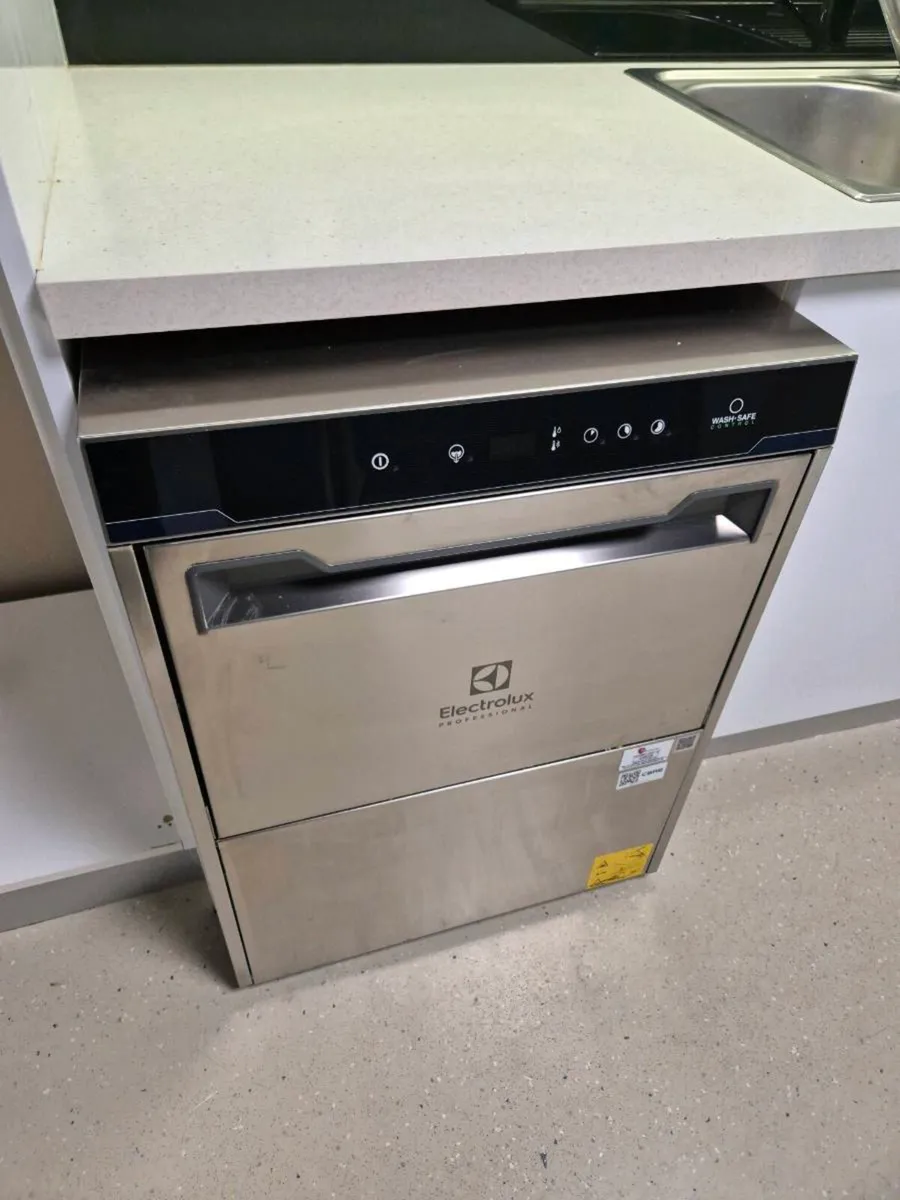 Electrolux Professional Commercial Glasswasher 2YO - Image 1