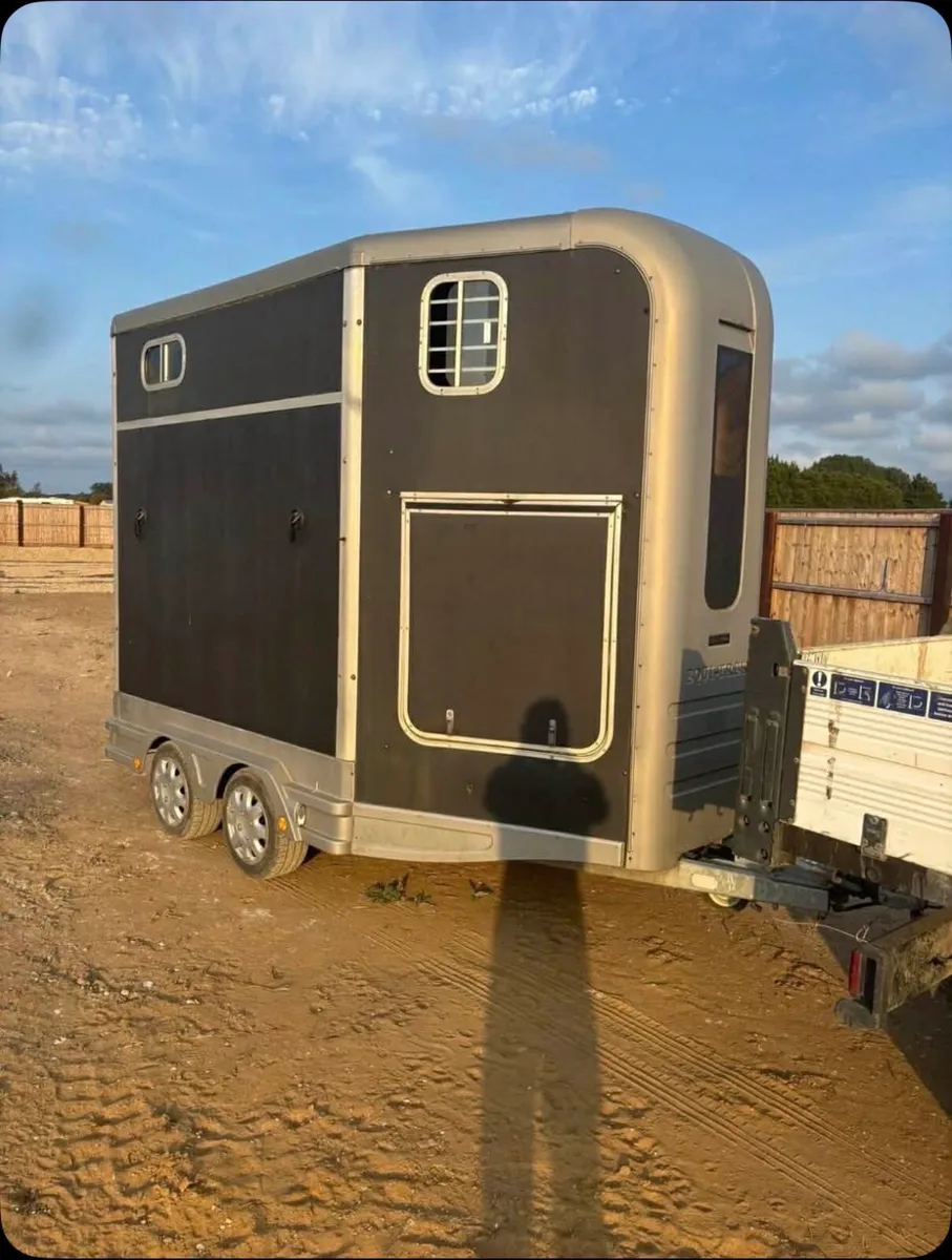 2017 equi trek horsebox - Image 1